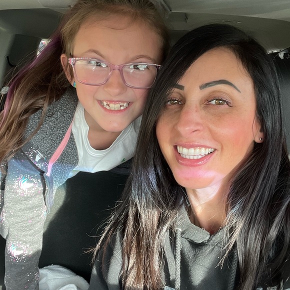 Meet your Posher, Jessica - Picture 2 of 3